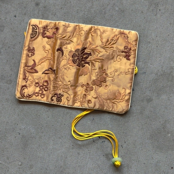Embroidered Gold Satin Make-up Wallet - Picture 5 of 7